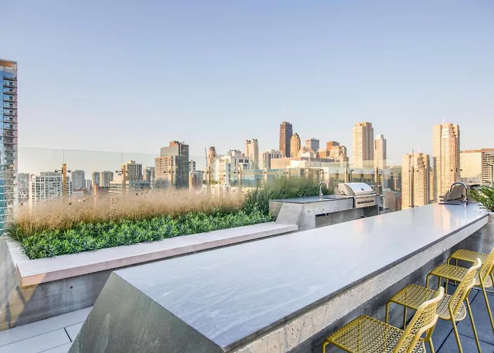 Blueground River North Pool Gym Nr Riverwalk Chi-1049 Апартаменты Чикаго