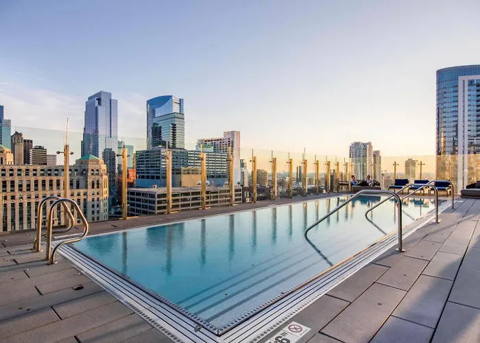 Апартаменты Blueground River North Pool Gym Nr Riverwalk Chi-1049