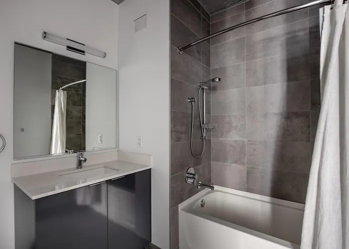 Апартаменты Blueground River North Pool Gym Nr Riverwalk Chi-1049 *